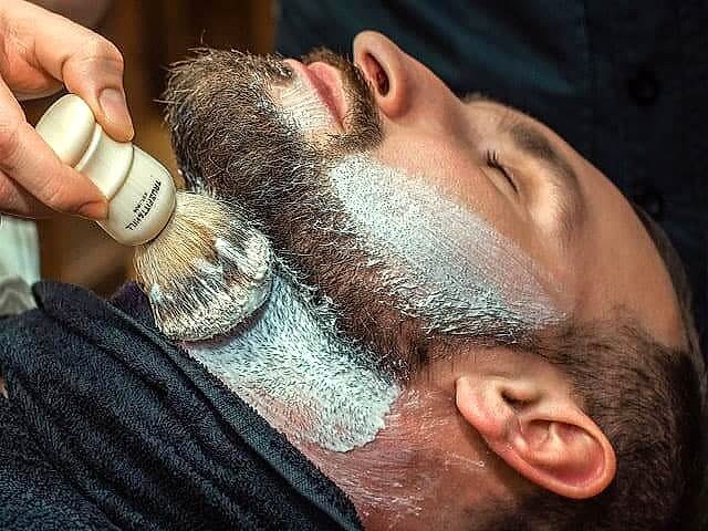 Королевское Бритьё в Oldboy Barbershop: Нанесение пены