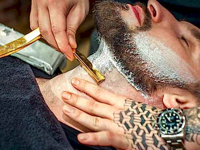 Королевское Бритьё в Oldboy Barbershop: Бритьё опасной бритвой