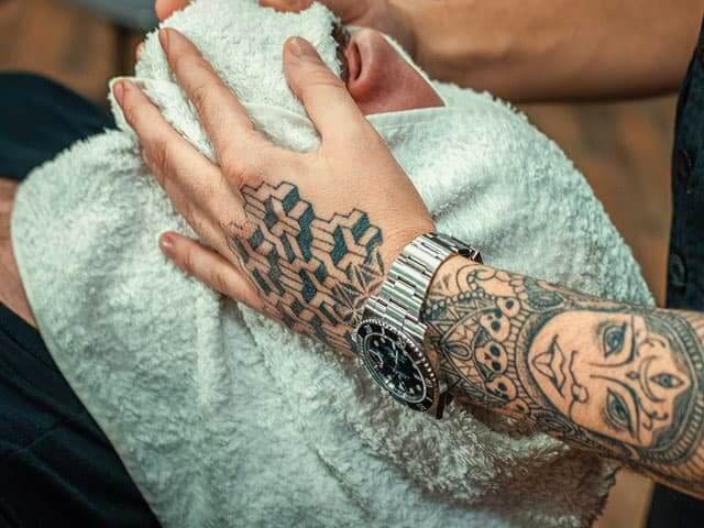 Королевское Бритьё в Oldboy Barbershop: Холодный компресс
